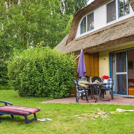 Holiday home Reetdachhaus Weissdorn 1