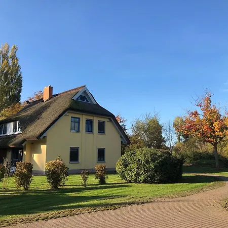 Holiday home Reetdachhaus Weissdorn 1