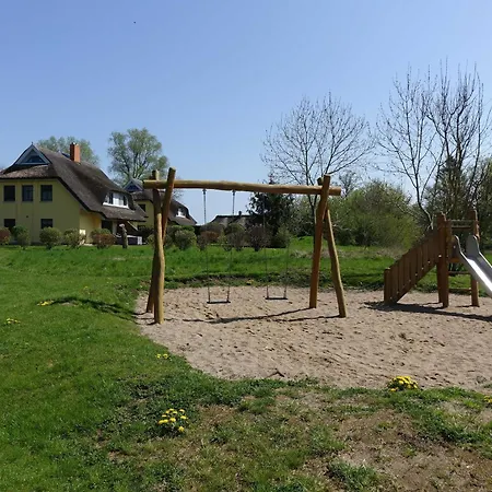 Holiday home Reetdachhaus Weissdorn 1 Puddemin