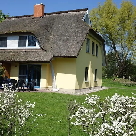 Holiday home Reetdachhaus Weissdorn 1 Puddemin