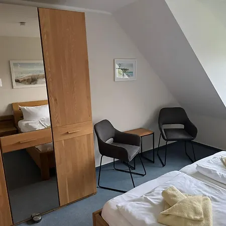 Holiday home Reetdachhaus Weissdorn 1