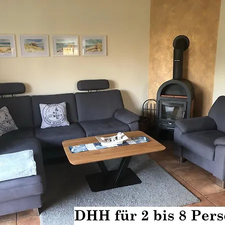 Reetdachhaus Weissdorn 1 * Puddemin